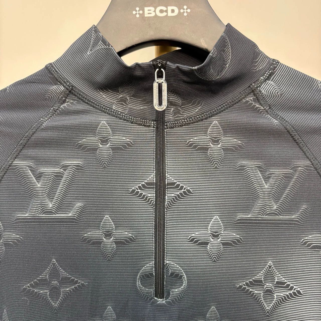 Louis Vuitton louis vuitton printed athletic top size S/L Size S / US 4 / IT 40 - 4 Thumbnail