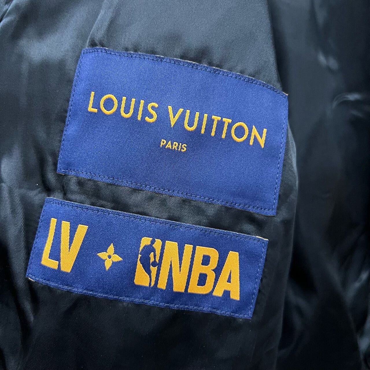 Louis Vuitton louis vuitton x nba embroidered leather baseball jacket Size US L / EU 52-54 / 3 - 4 Thumbnail