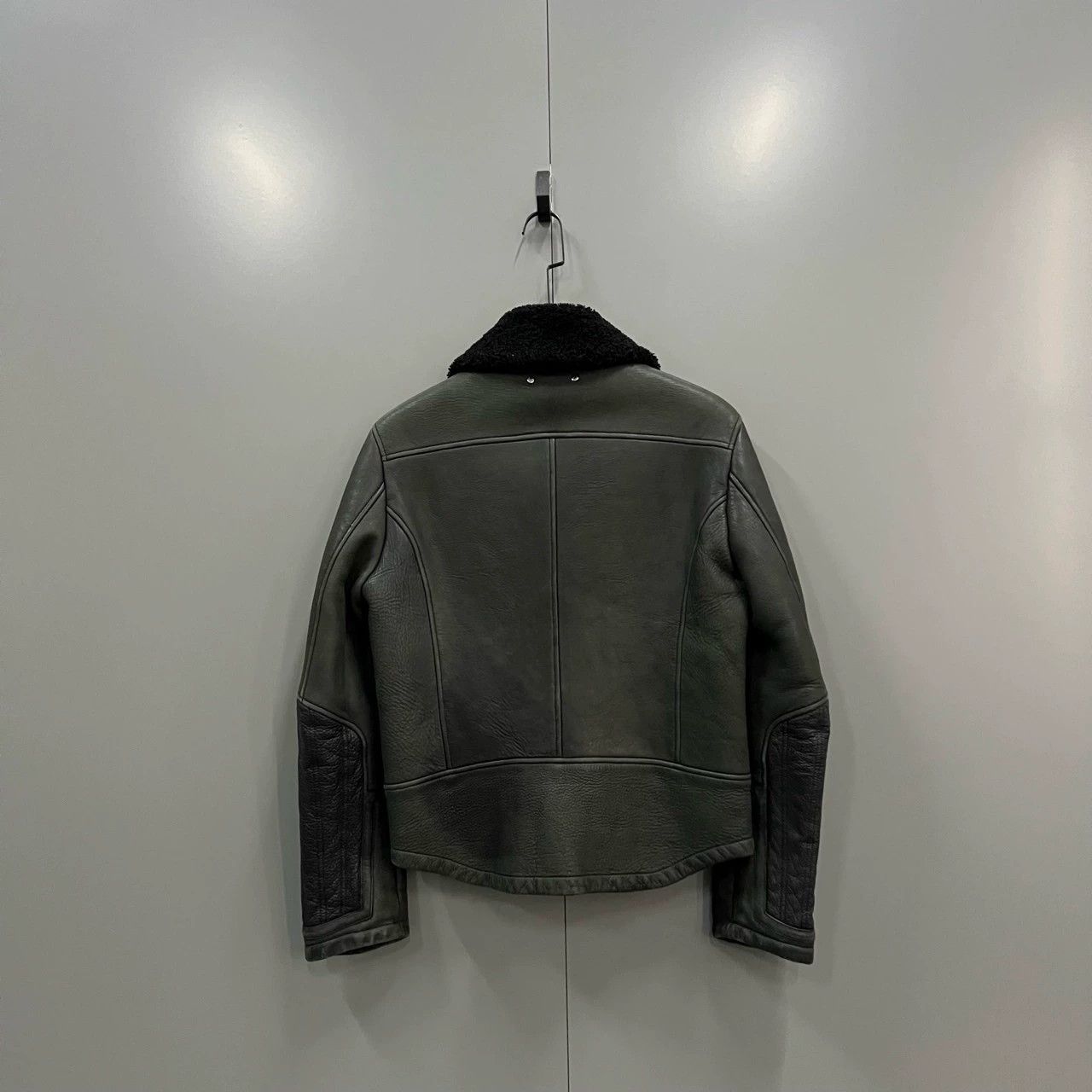 Louis Vuitton louis vuitton shearling leather jacket size 46 Size US M / EU 48-50 / 2 - 2 Thumbnail