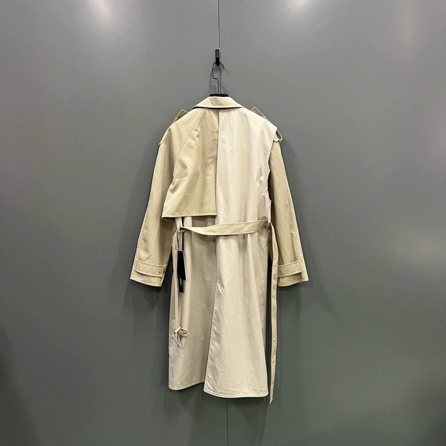Bottega Veneta Bottega Veneta Beige Logo Belted Coat Size L / US 10 / IT 46 - 2 Thumbnail
