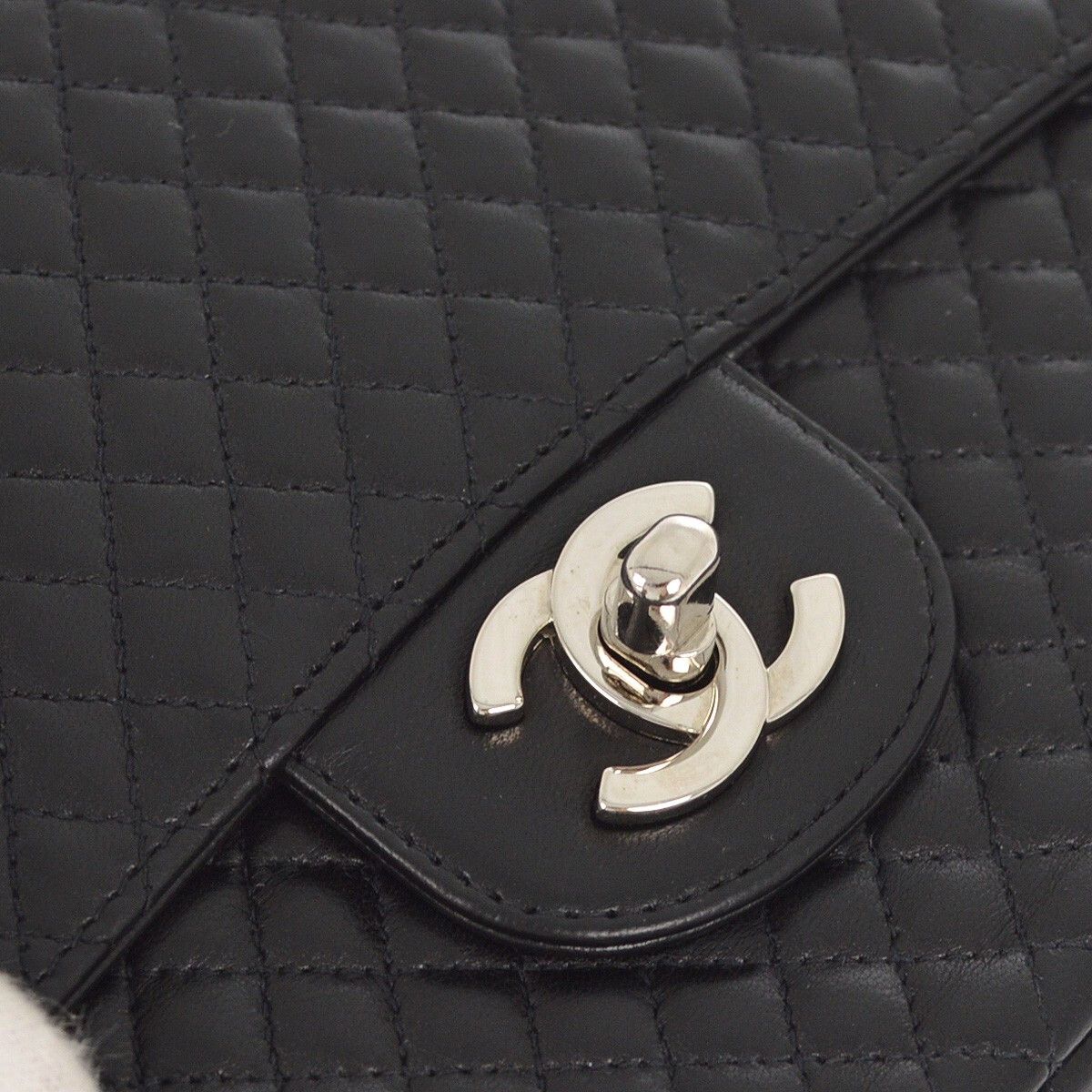 Chanel Chanel Vintage Classic Single Flap Bag Micro Quilted Lambskin Size ONE SIZE - 9 Thumbnail