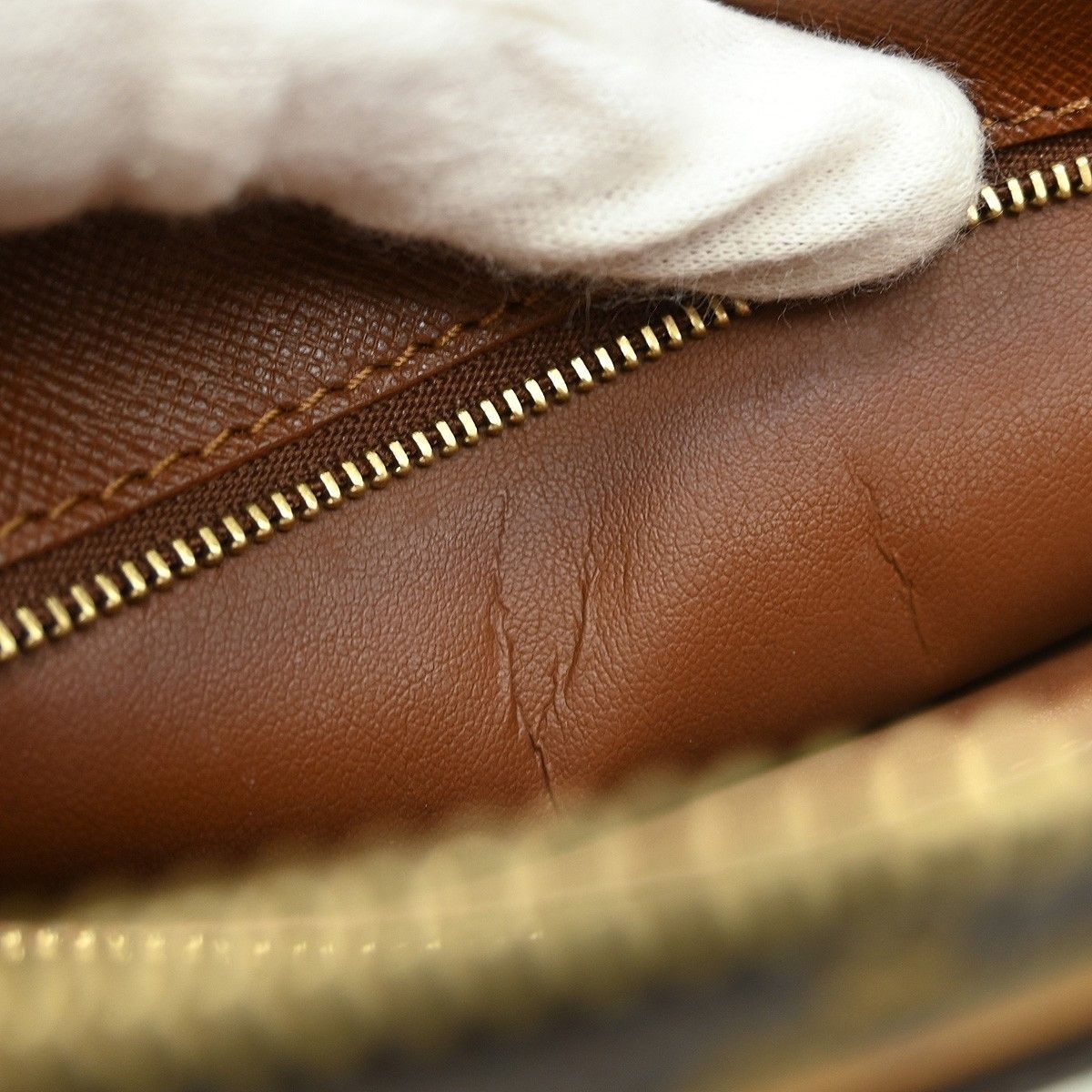 Louis Vuitton Louis Vuitton Marly Dragonne Clutch Monogram Canvas Size ONE SIZE - 9 Thumbnail