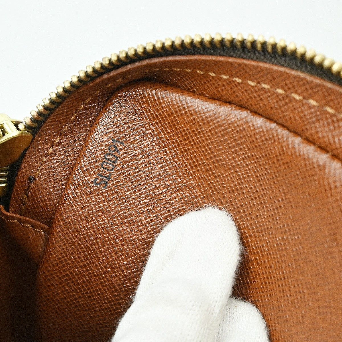 Louis Vuitton Louis Vuitton Marly Dragonne Clutch Monogram Canvas Size ONE SIZE - 5 Thumbnail