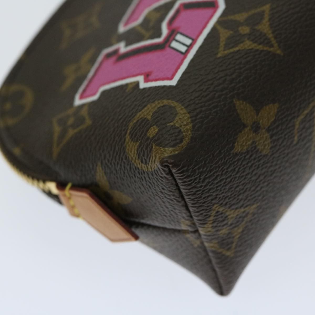 Louis Vuitton Louis Vuitton Cosmetic Pouch Limited Edition Patches Monogram Canvas Size ONE SIZE - 11 Thumbnail