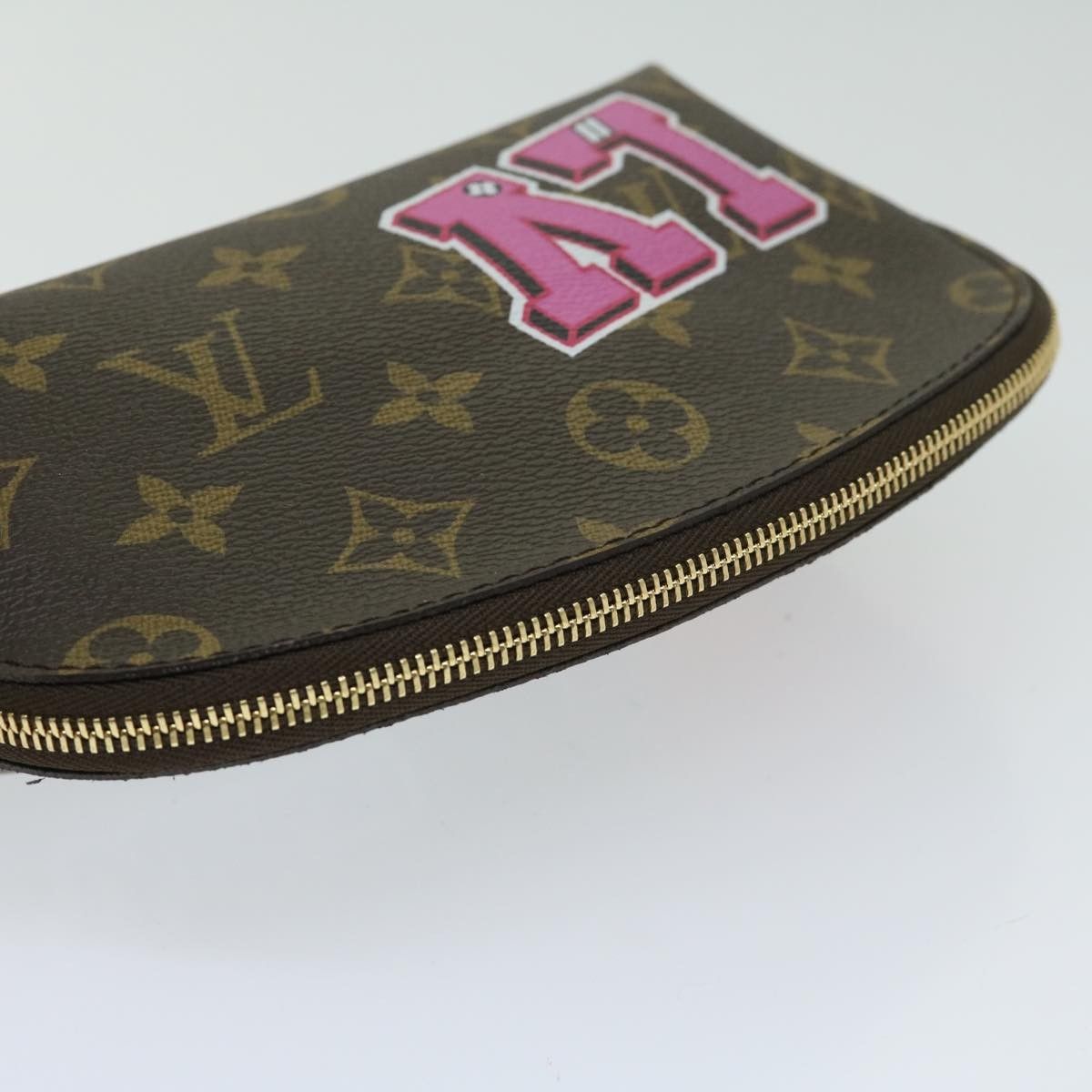 Louis Vuitton Louis Vuitton Cosmetic Pouch Limited Edition Patches Monogram Canvas Size ONE SIZE - 15 Thumbnail