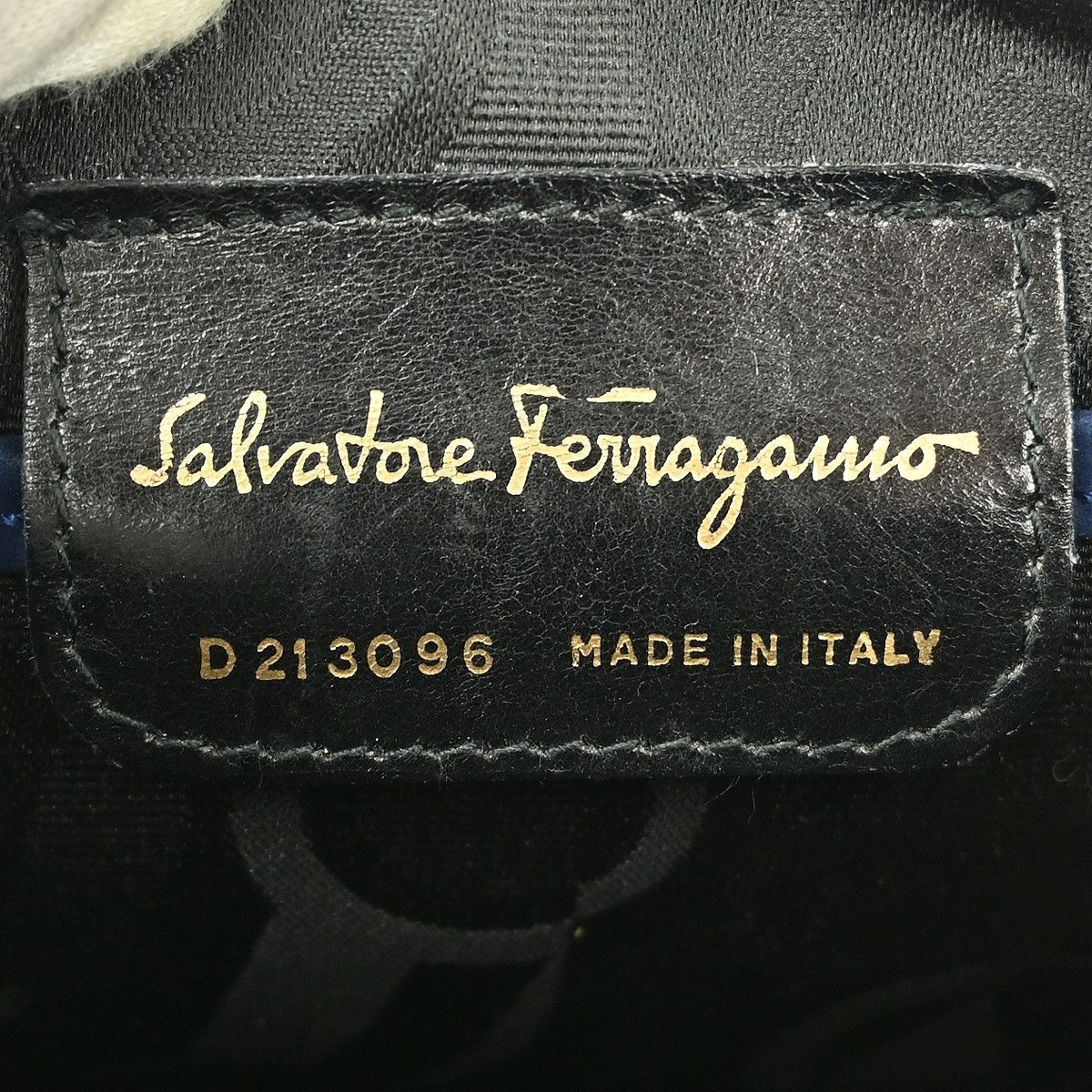 Salvatore Ferragamo Salvatore Ferragamo Vala Shoulder Bag Suede Size ONE SIZE - 4 Thumbnail