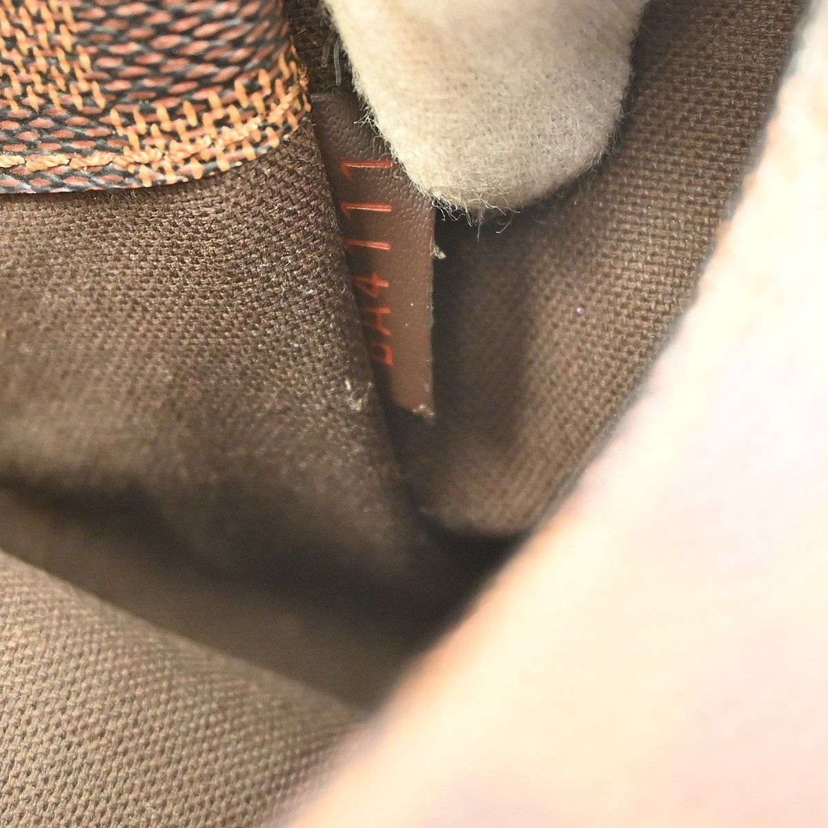 Louis Vuitton Louis Vuitton Trotteur Beaubourg Handbag Damier Size ONE SIZE - 8 Thumbnail
