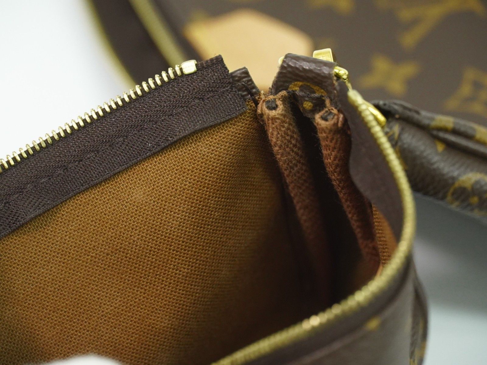 Louis Vuitton Louis Vuitton Multi Pochette Accessoires Monogram Canvas Size ONE SIZE - 21 Thumbnail