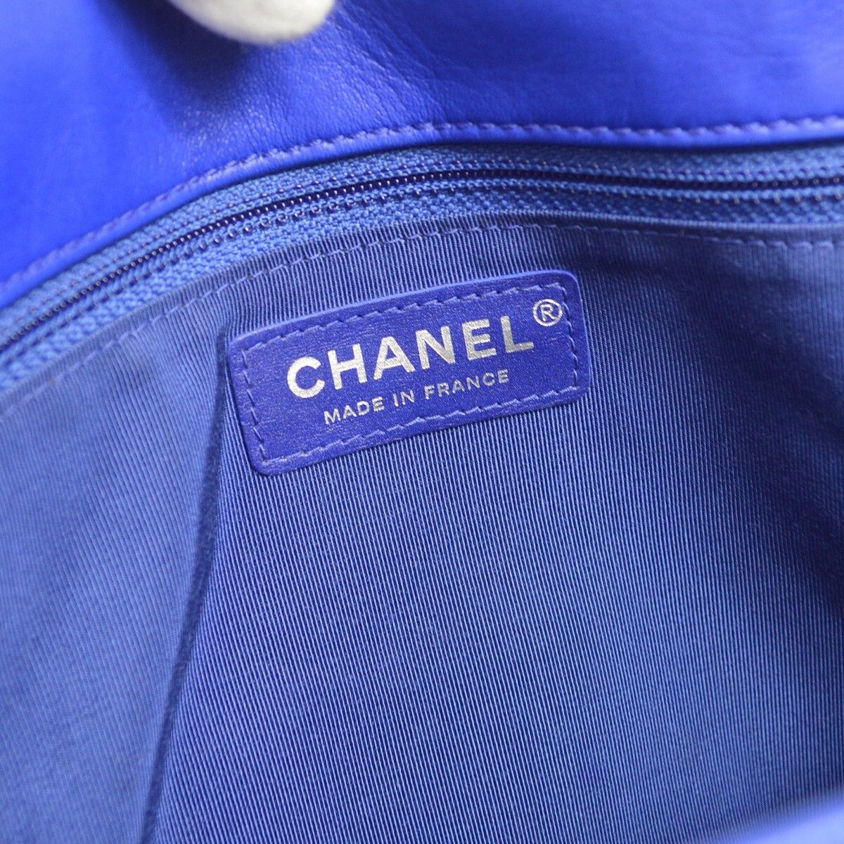 Chanel Chanel Hula Hoop Bag Quilted Lambskin Size ONE SIZE - 4 Thumbnail