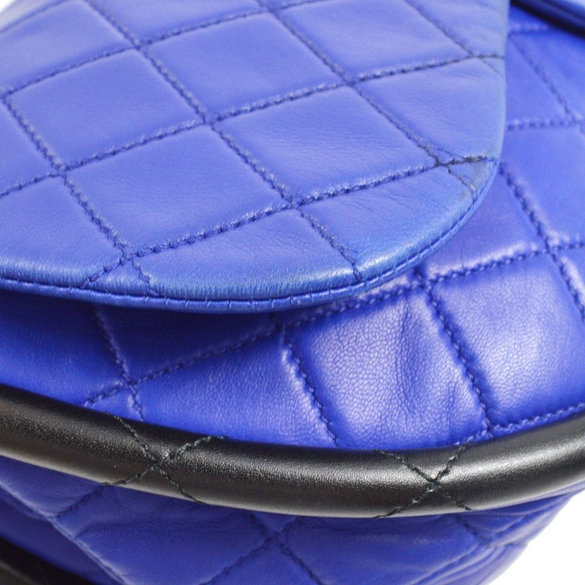 Chanel Chanel Hula Hoop Bag Quilted Lambskin Size ONE SIZE - 7 Thumbnail