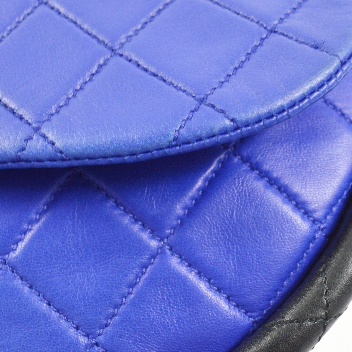 Chanel Chanel Hula Hoop Bag Quilted Lambskin Size ONE SIZE - 8 Thumbnail
