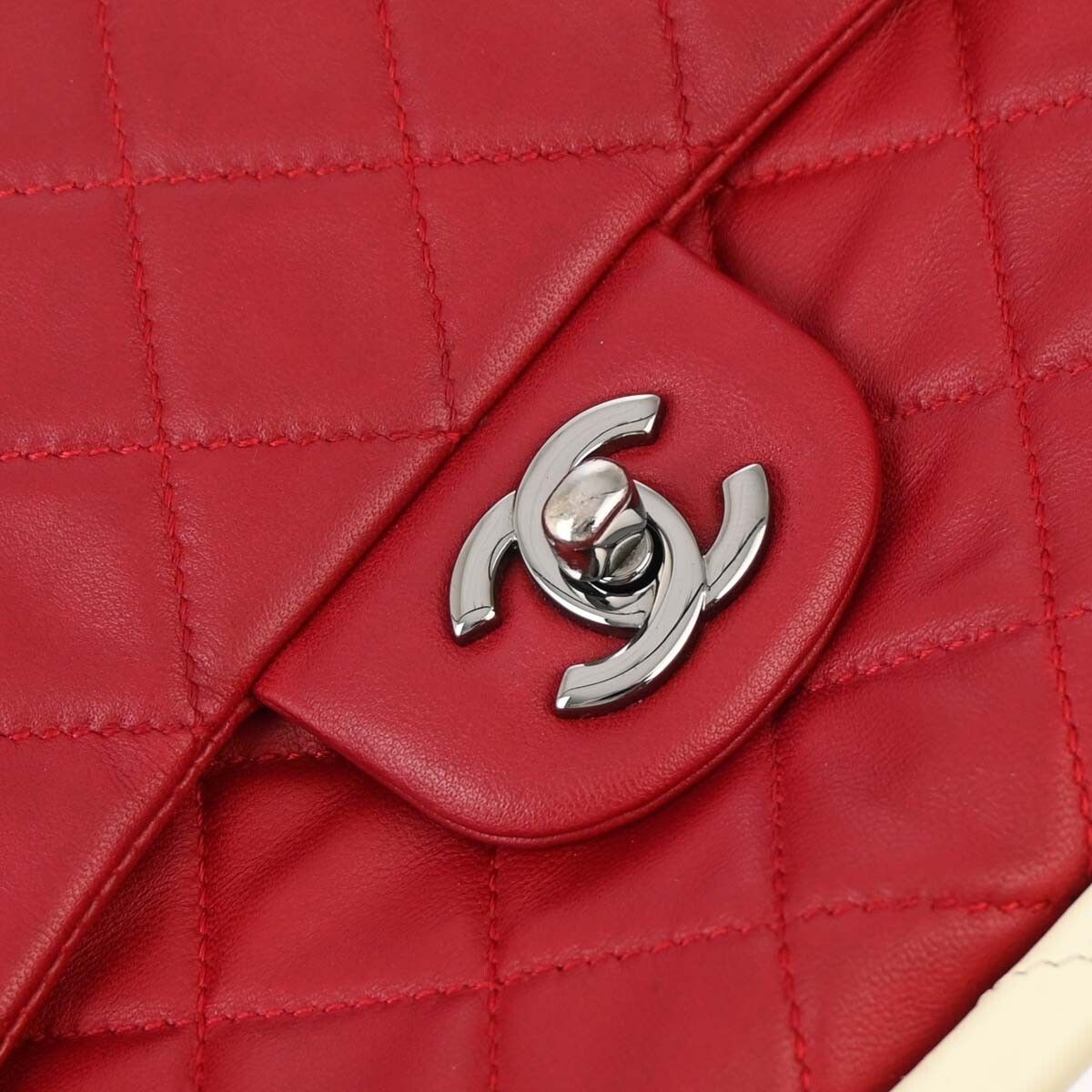 Chanel Chanel Hula Hoop Bag Quilted Lambskin Size ONE SIZE - 9 Thumbnail