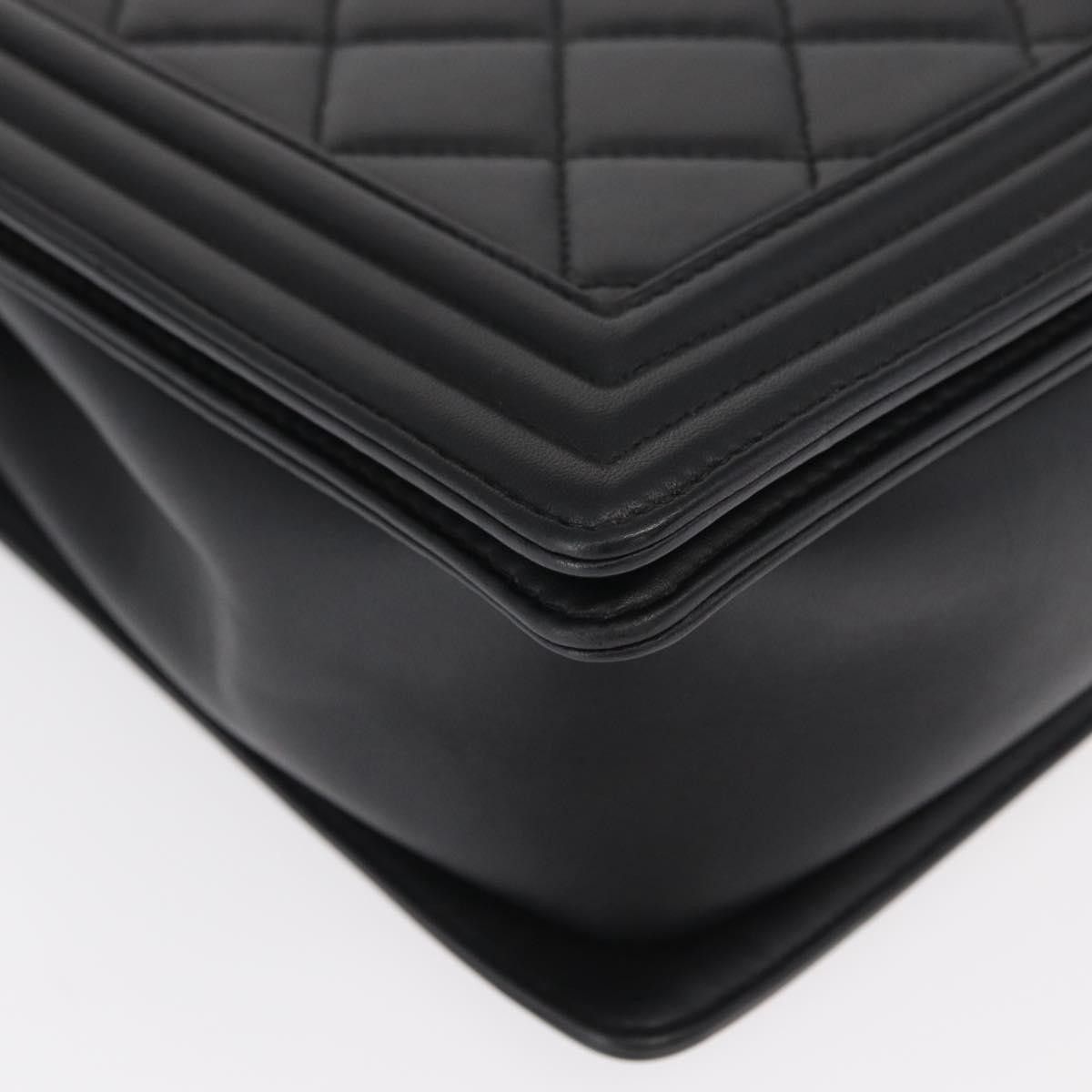 Chanel Chanel Boy Flap Bag Quilted Lambskin Size ONE SIZE - 11 Thumbnail