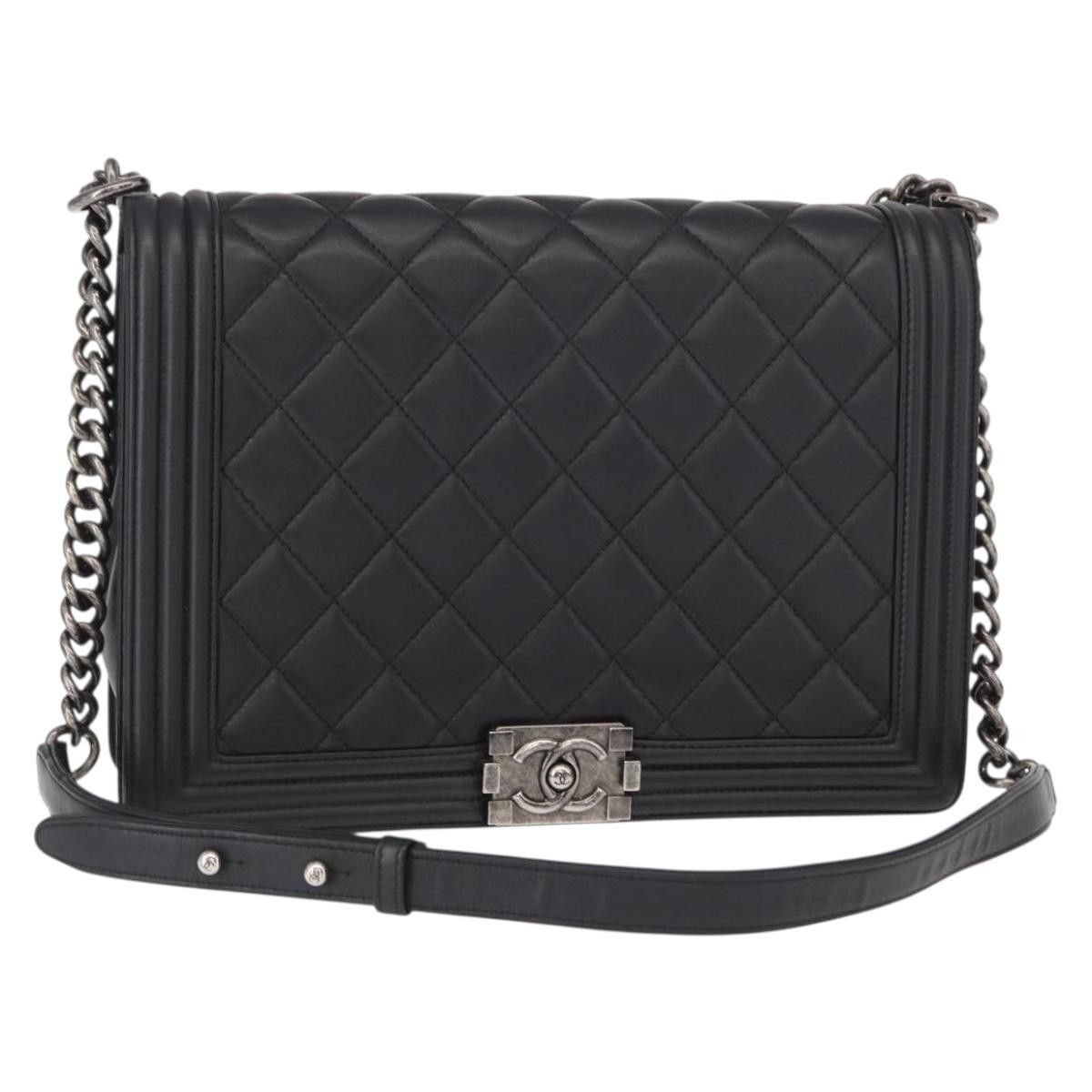 Chanel Chanel Boy Flap Bag Quilted Lambskin Size ONE SIZE - 21 Thumbnail
