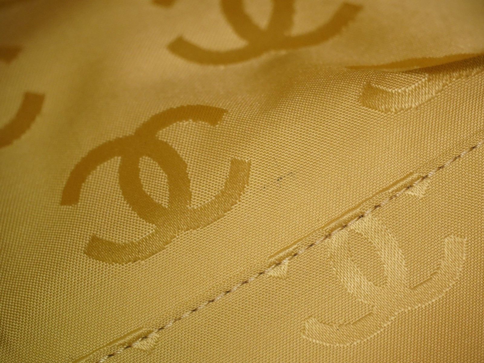 Chanel Chanel Surpique Tote Quilted Leather Size ONE SIZE - 19 Thumbnail