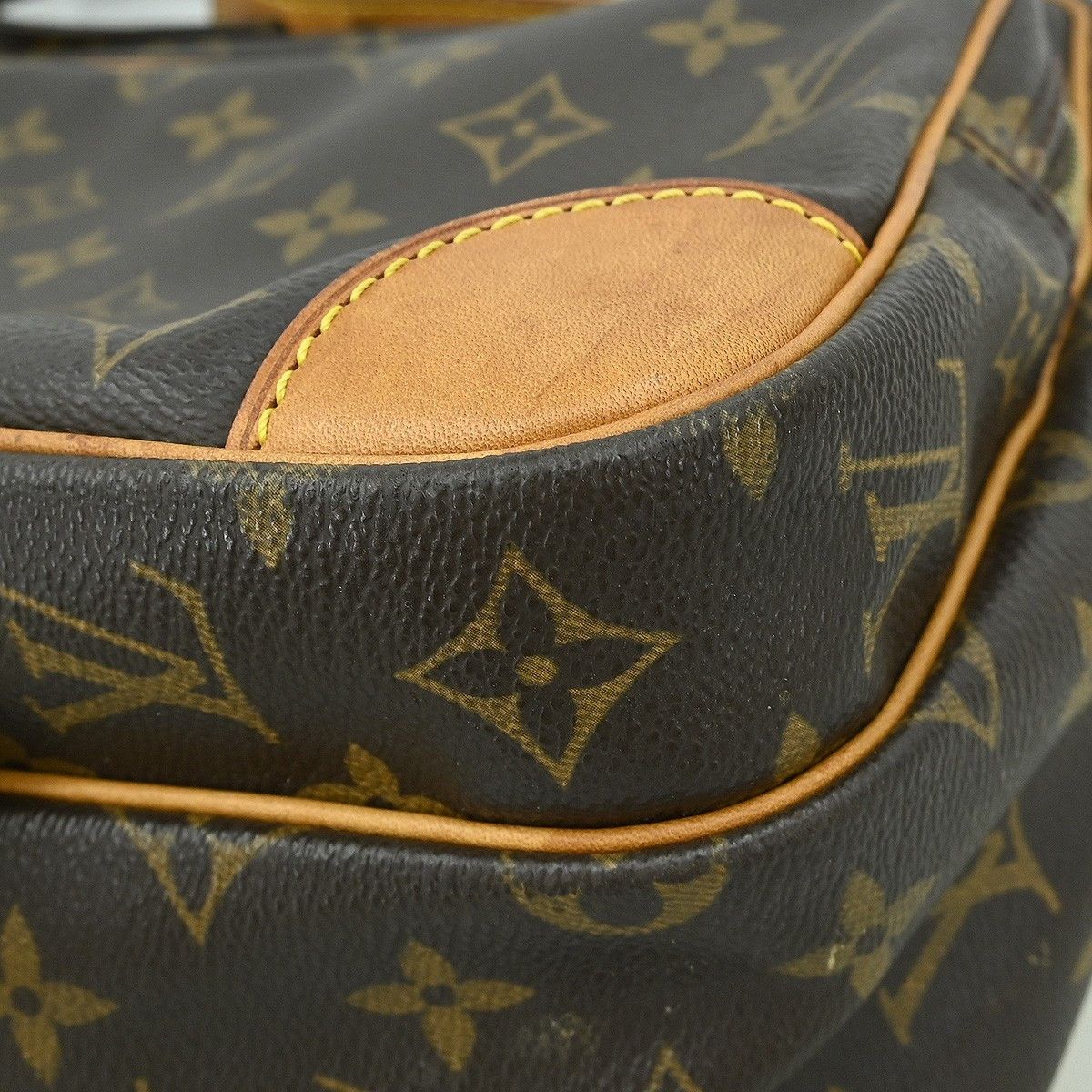 Louis Vuitton Louis Vuitton Nil Messenger Bag Monogram Canvas Size ONE SIZE - 7 Thumbnail