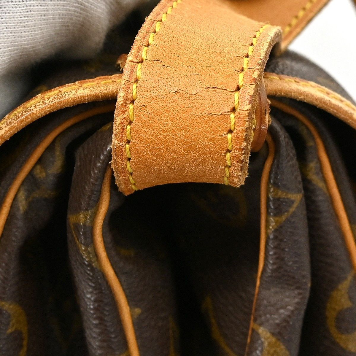 Louis Vuitton Louis Vuitton Saumur Handbag Monogram Canvas Size ONE SIZE - 10 Thumbnail