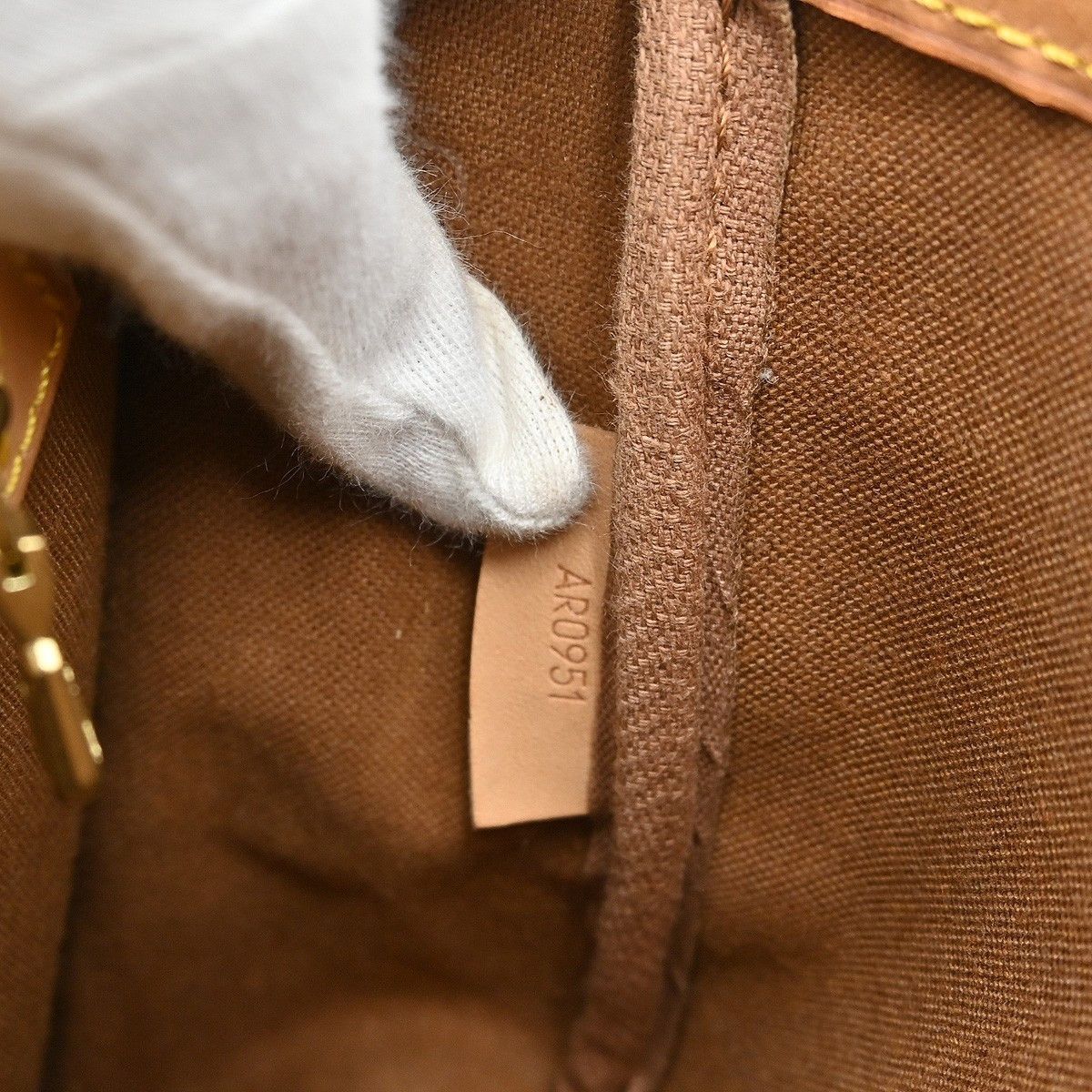 Louis Vuitton Louis Vuitton Sac Gibeciere Messenger Bag Monogram Canvas Size ONE SIZE - 5 Thumbnail