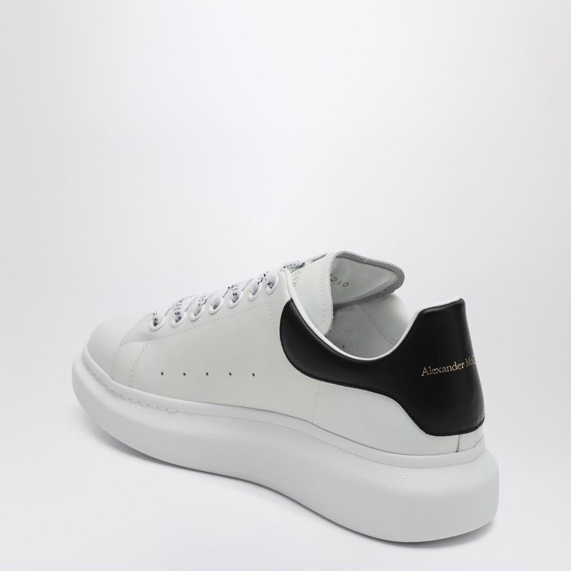 Alexander McQueen Alexander Mcqueen Sneaker Oversize White/Black Size US 11 / EU 44 - 2 Thumbnail