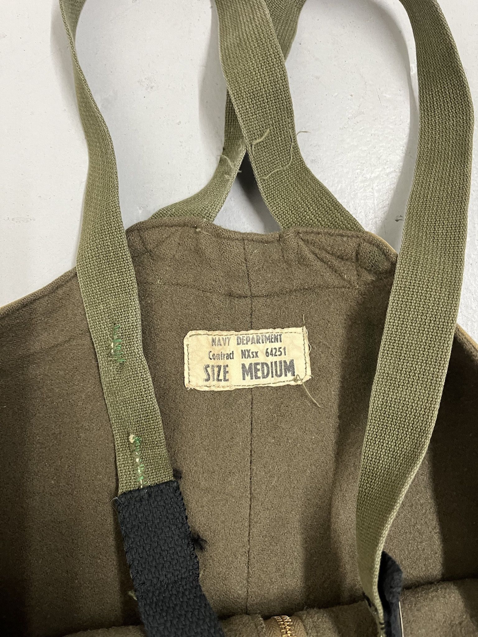 Vintage Vintage 1940s WWII US Navy USN Stencil Bib Overalls Deck Pants NXsx 64251 Medium Size US M / EU 48-50 / 2 - 4 Thumbnail