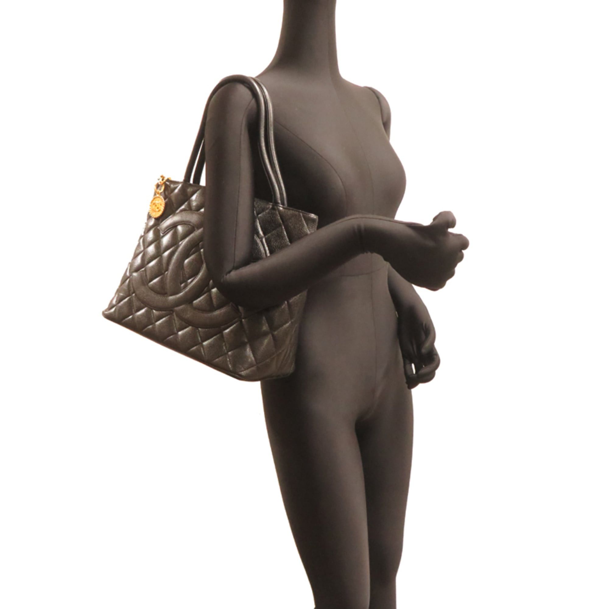 Chanel Chanel Reissue Tote Women's Handbag A01804 Caviar Leather Black Size ONE SIZE - 8 Thumbnail