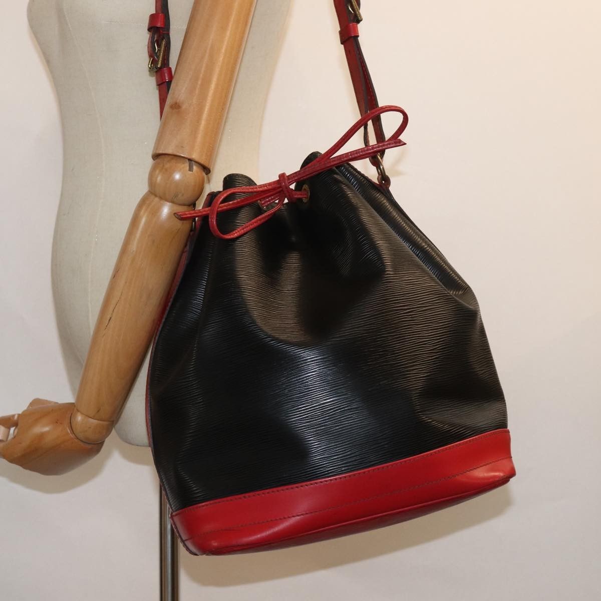 Louis Vuitton Louis Vuitton Bicolor Petit Noe Handbag Epi Leather Size ONE SIZE - 13 Thumbnail