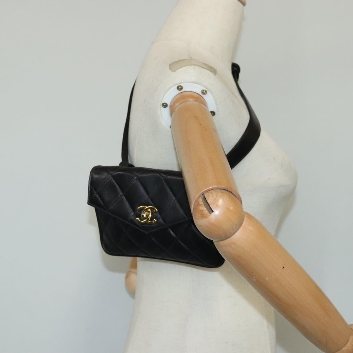 Chanel Chanel Vintage CC Flap Waist Bag Quilted Leather Size ONE SIZE - 15 Thumbnail