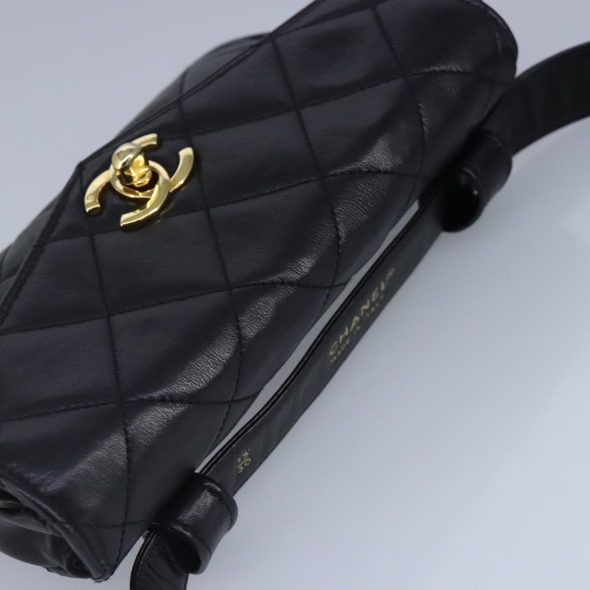 Chanel Chanel Vintage CC Flap Waist Bag Quilted Leather Size ONE SIZE - 8 Thumbnail