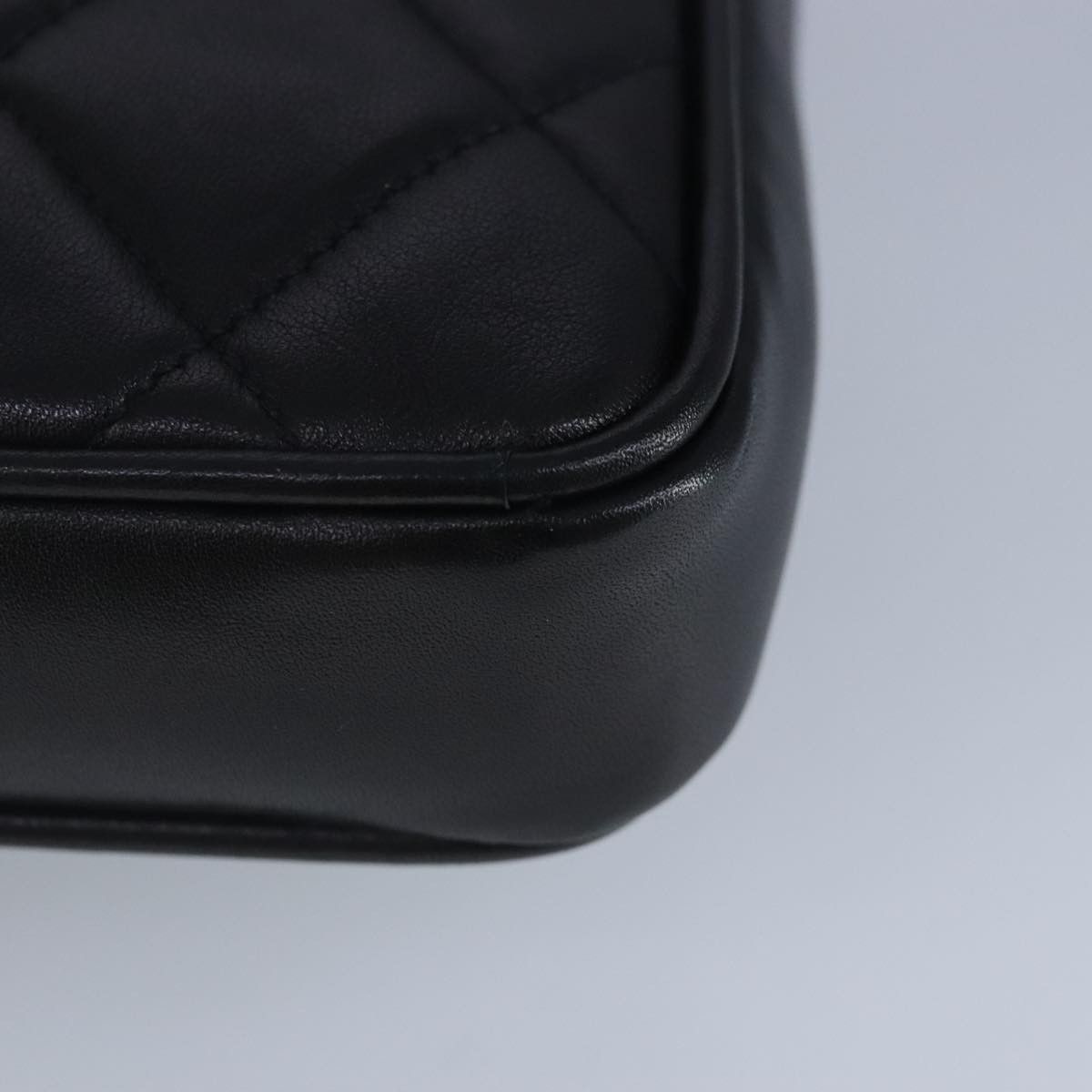 Chanel Chanel Vintage CC Flap Waist Bag Quilted Leather Size ONE SIZE - 9 Thumbnail