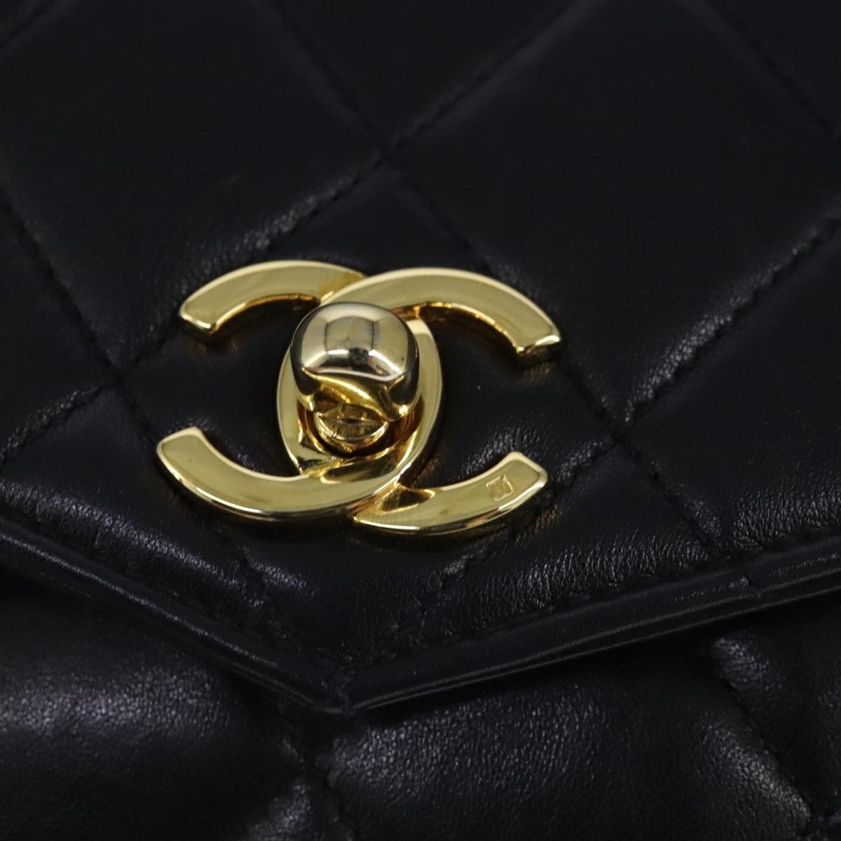 Chanel Chanel Vintage CC Flap Waist Bag Quilted Leather Size ONE SIZE - 20 Thumbnail