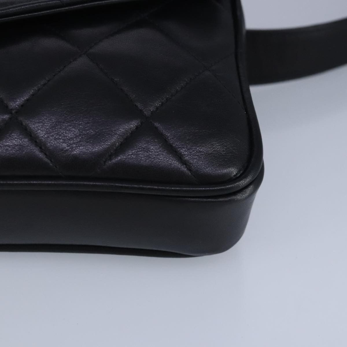 Chanel Chanel Vintage CC Flap Waist Bag Quilted Leather Size ONE SIZE - 10 Thumbnail
