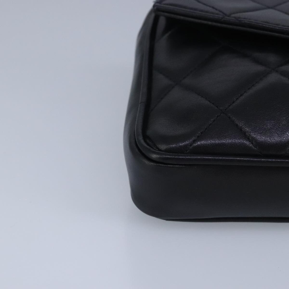 Chanel Chanel Vintage CC Flap Waist Bag Quilted Leather Size ONE SIZE - 12 Thumbnail