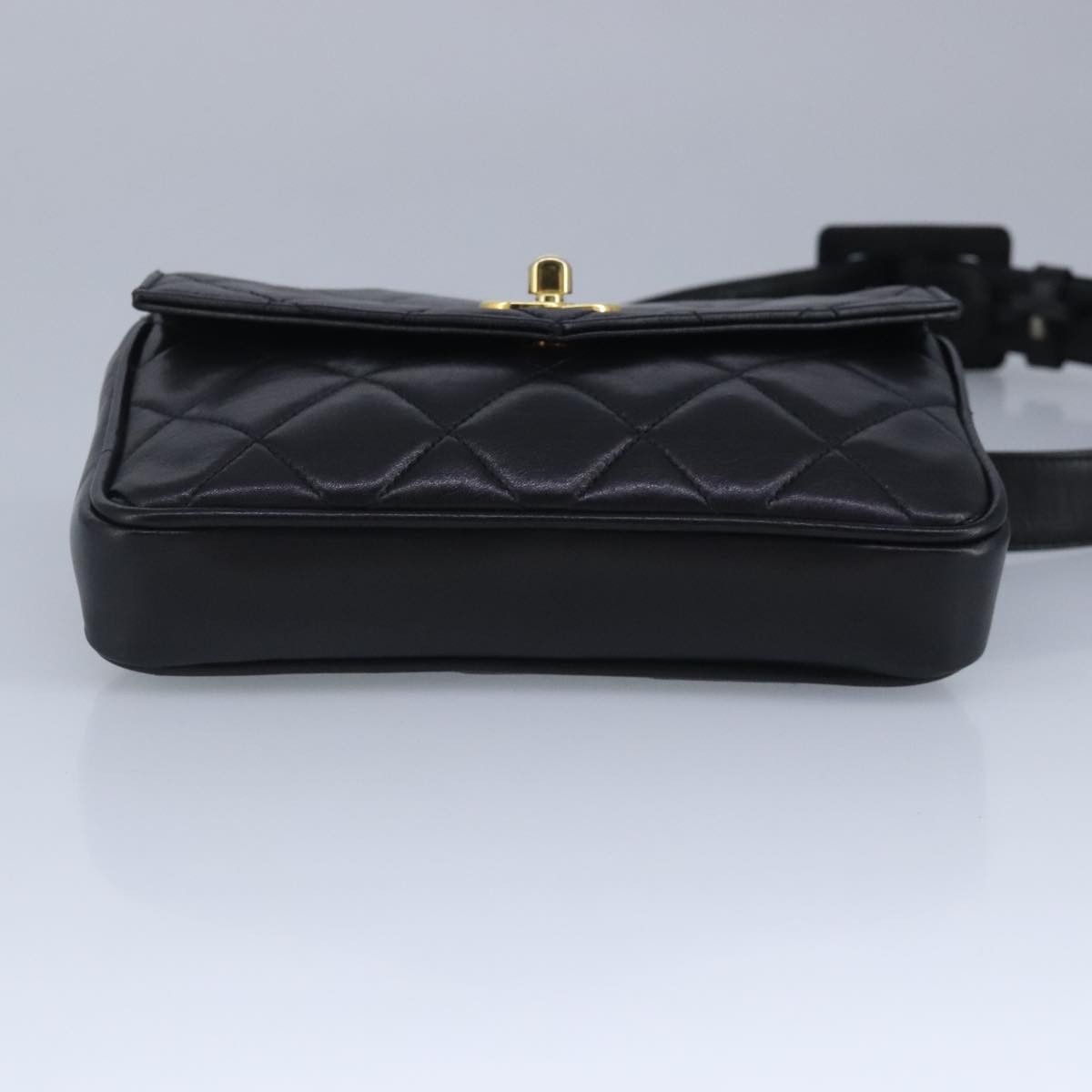 Chanel Chanel Vintage CC Flap Waist Bag Quilted Leather Size ONE SIZE - 18 Thumbnail