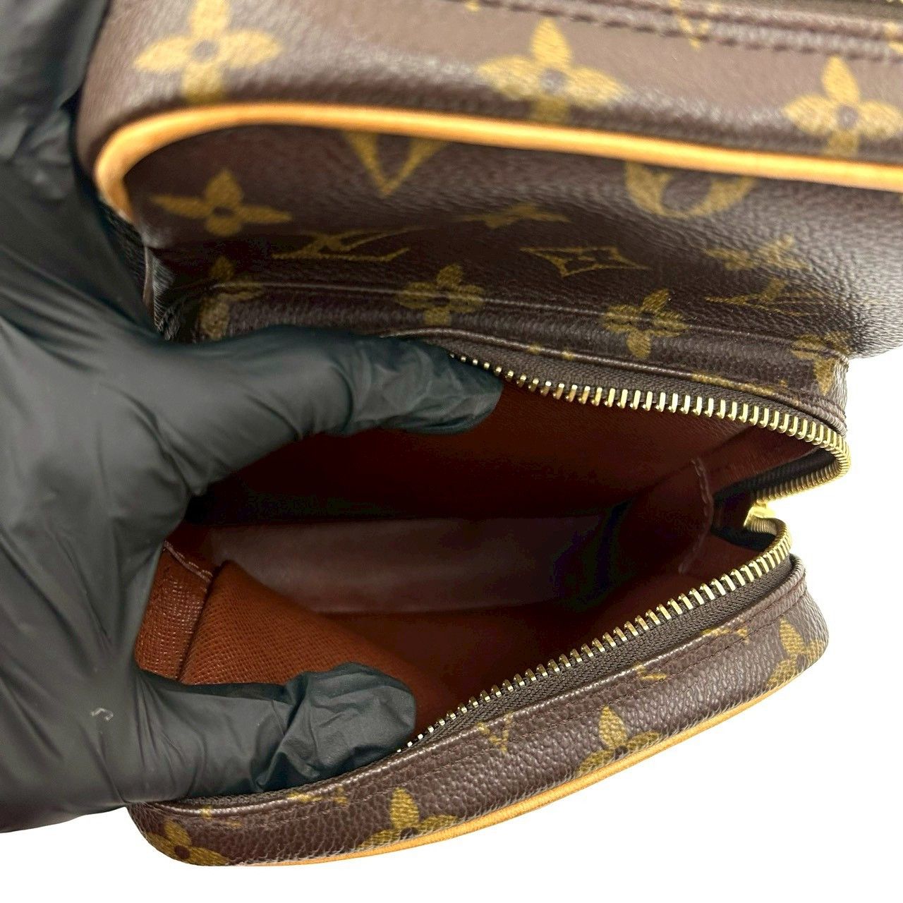 Louis Vuitton Louis Vuitton Louis Vuitton Amazon Monogram Leather Mini Shoulder Bag Canvas Shoulder Bag DUTY FREE for USA Size ONE SIZE - 11 Thumbnail