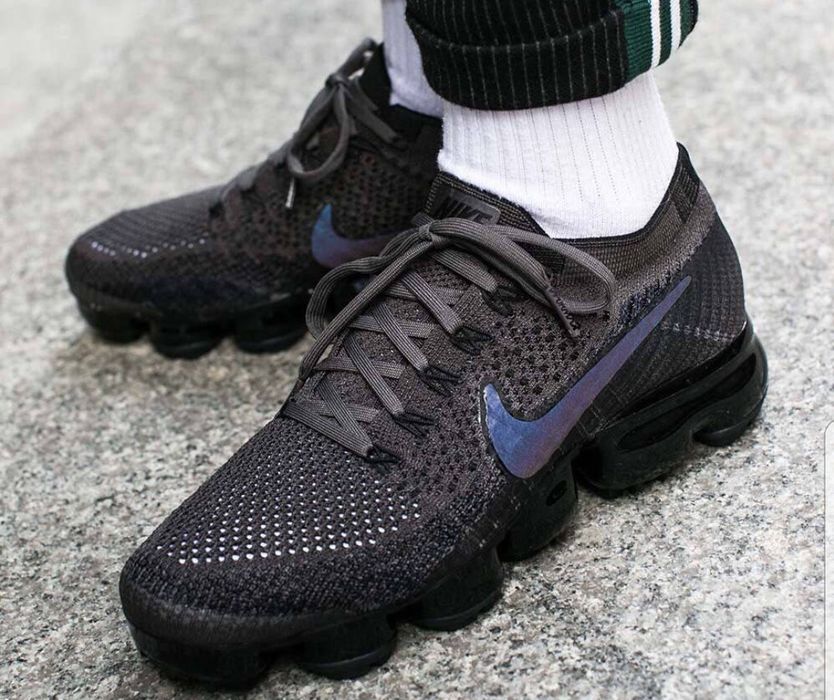 Holographic vapormax best sale