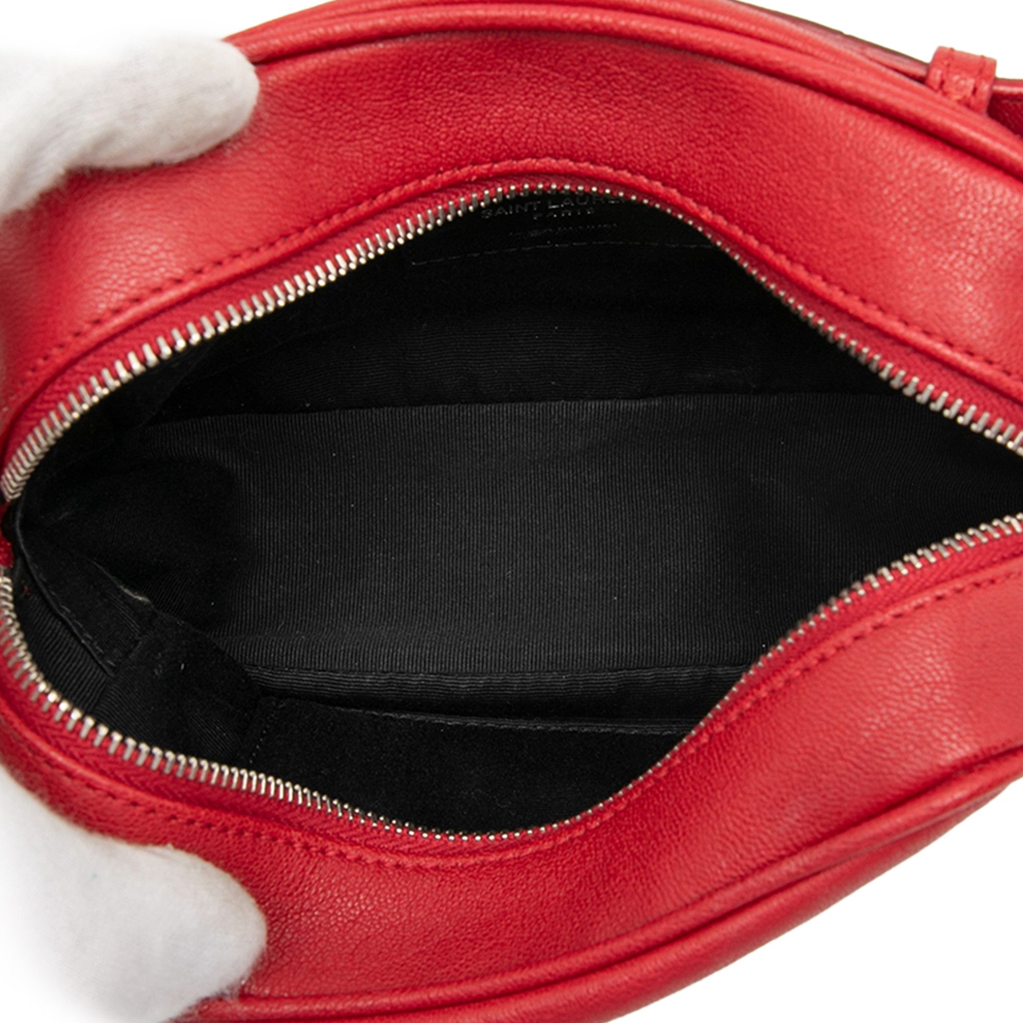 Yves Saint Laurent Yves Saint Laurent Leather Monogram Lou Belt Bag Size ONE SIZE - 4 Thumbnail