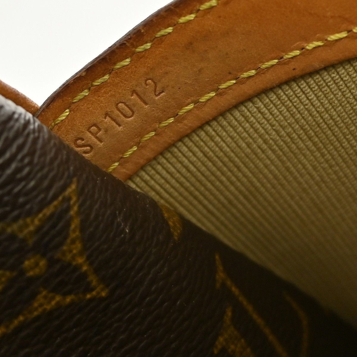 Louis Vuitton Louis Vuitton Reporter Bag Monogram Canvas Size ONE SIZE - 5 Thumbnail