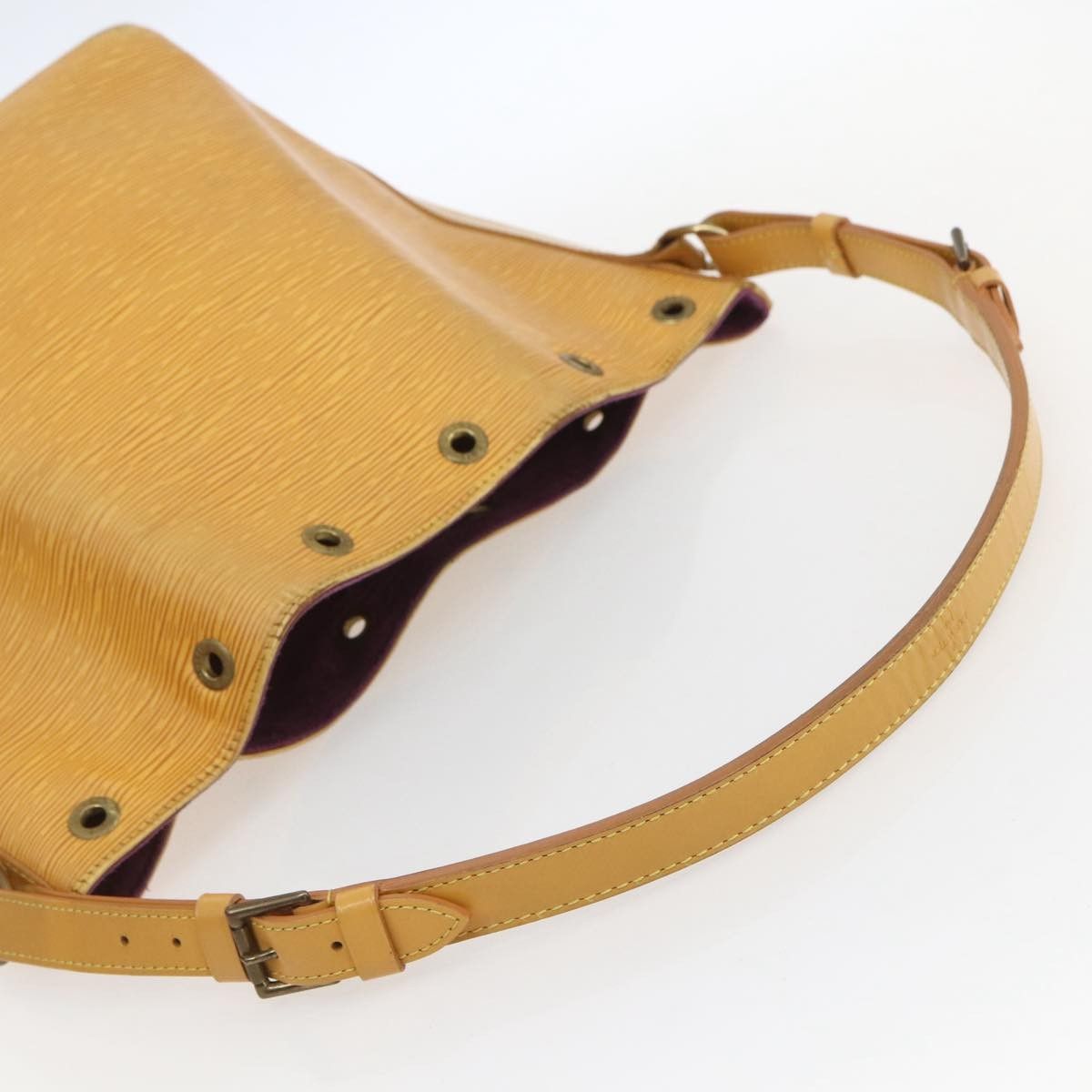 Louis Vuitton Louis Vuitton Petit Noe Handbag Epi Leather Size ONE SIZE - 7 Thumbnail