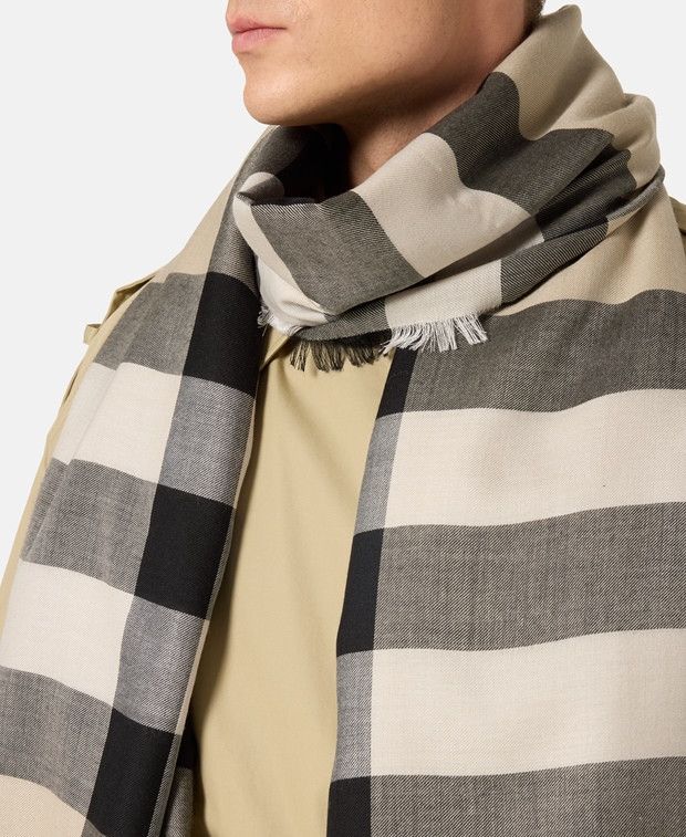Burberry Scarf Size ONE SIZE - 2 Thumbnail