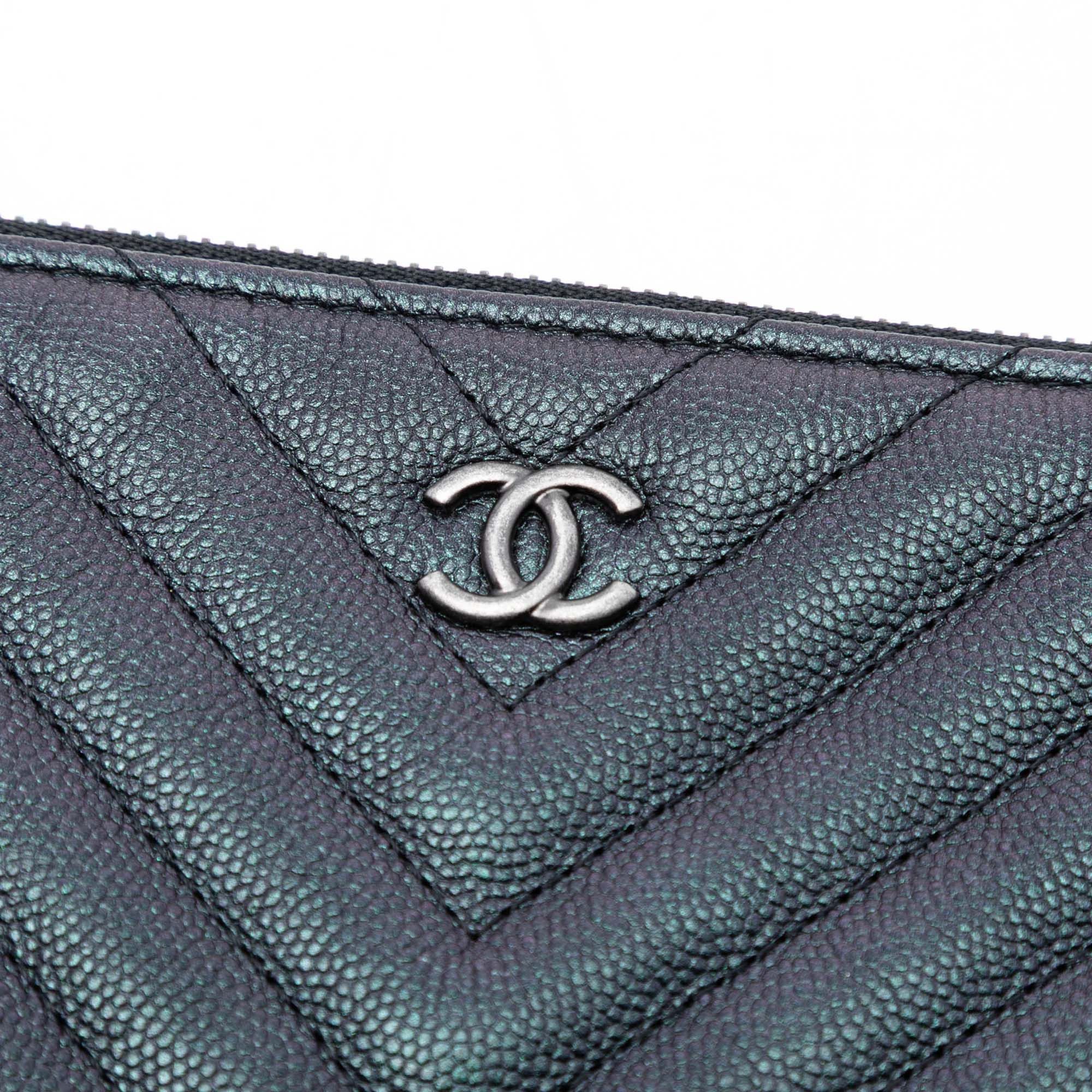 Chanel Chanel Large CC Chevron Iridescent Caviar O Case Clutch Size ONE SIZE - 5 Thumbnail