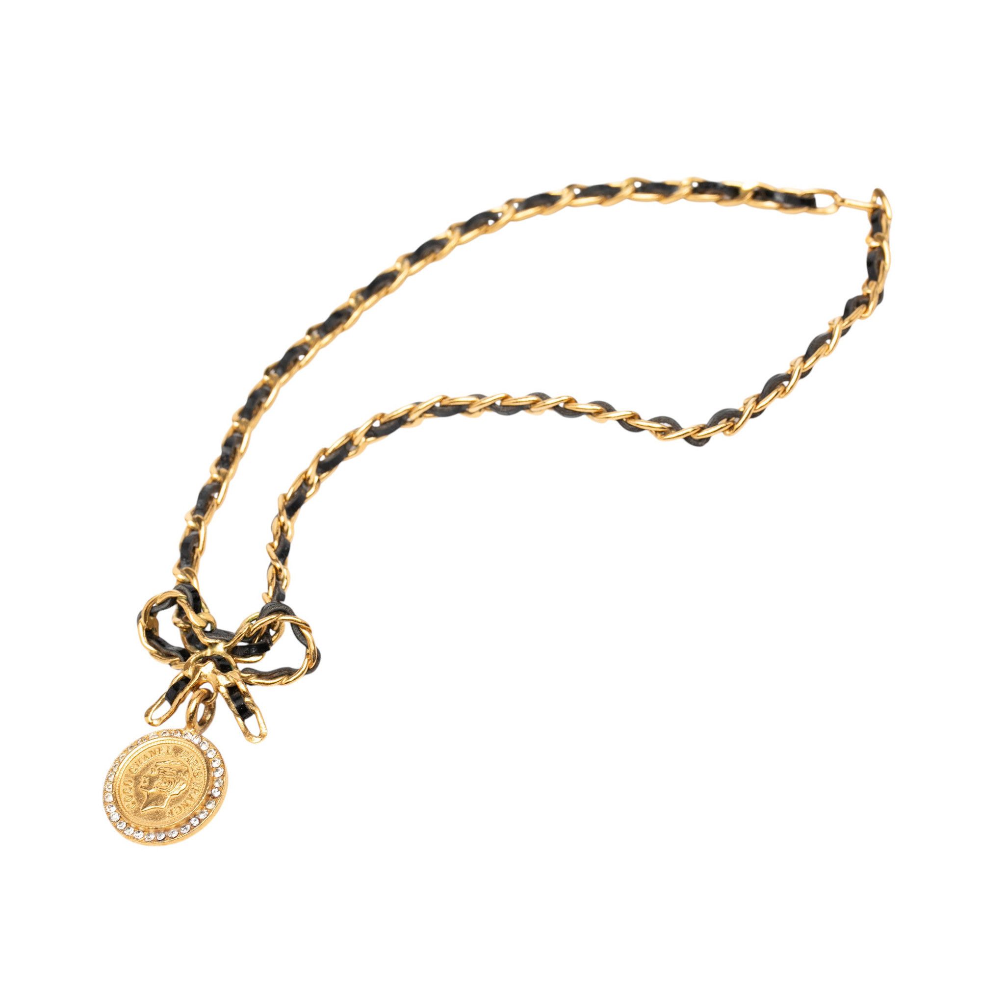 Chanel Chanel Leather and Gold Plated Medallion Bow Pendant Necklace Size ONE SIZE - 4 Thumbnail