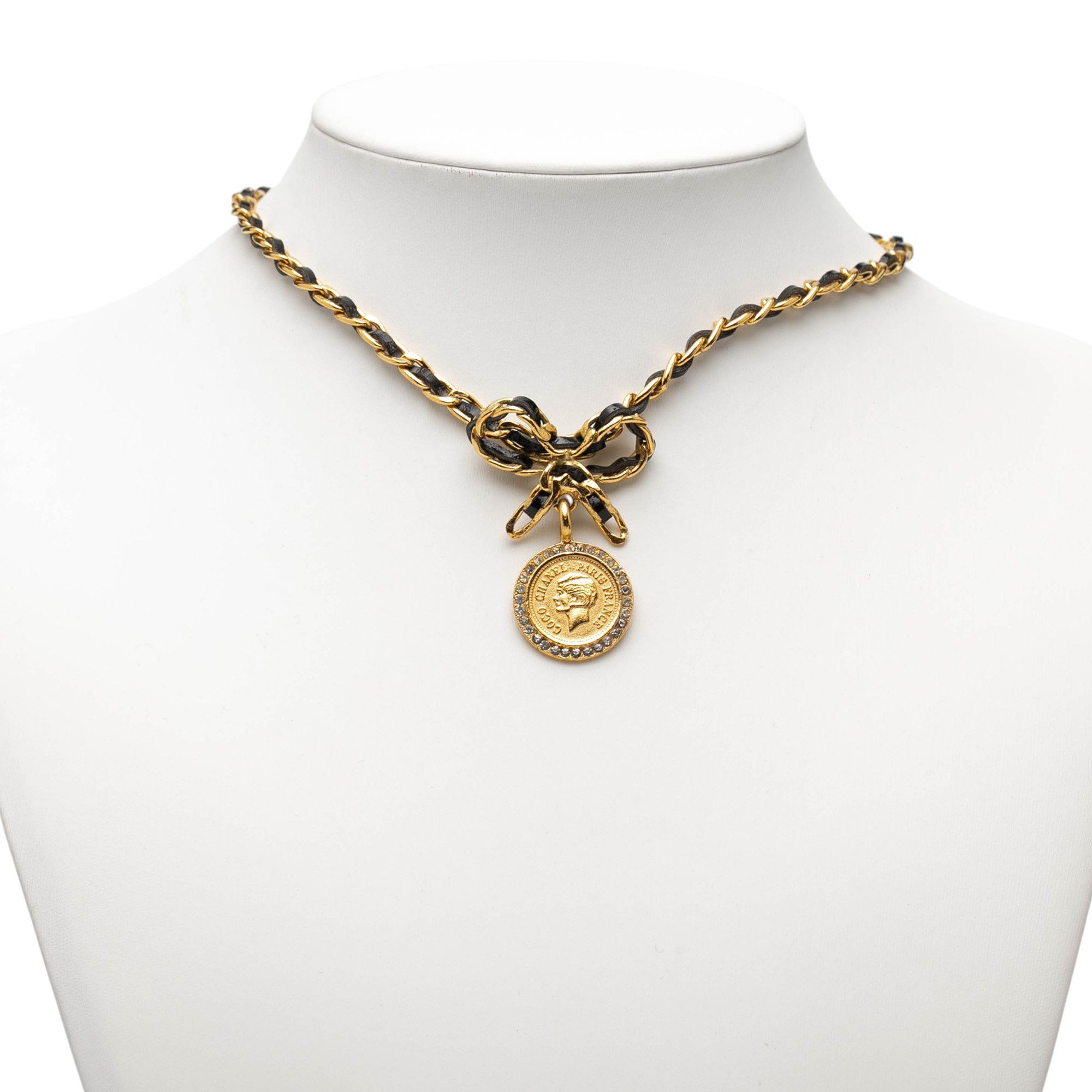 Chanel Chanel Leather and Gold Plated Medallion Bow Pendant Necklace Size ONE SIZE - 5 Thumbnail