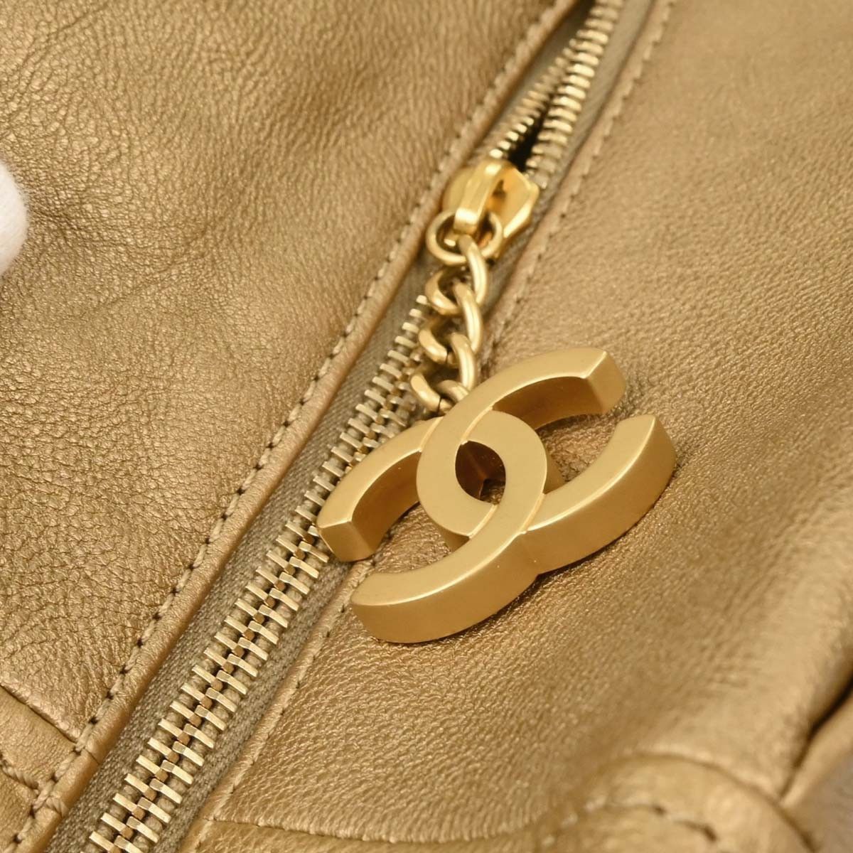 Chanel Chanel Luxe Ligne Zipped Tote Leather Size ONE SIZE - 8 Thumbnail