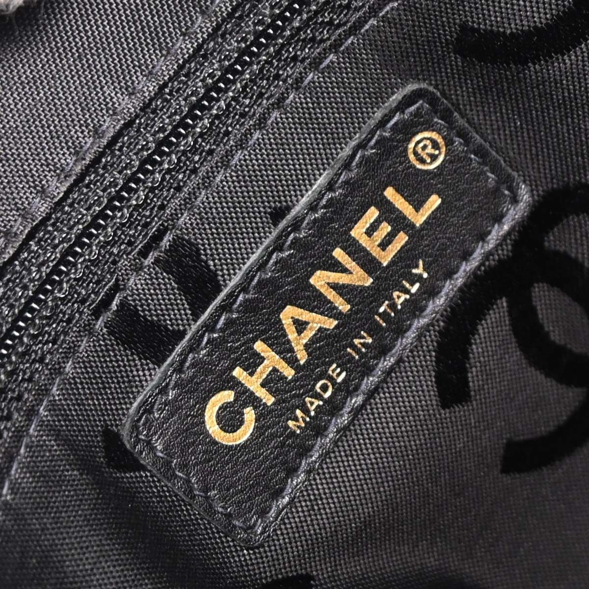 Chanel Chanel CC Stitch Zip Shoulder Bag Caviar Size ONE SIZE - 4 Thumbnail