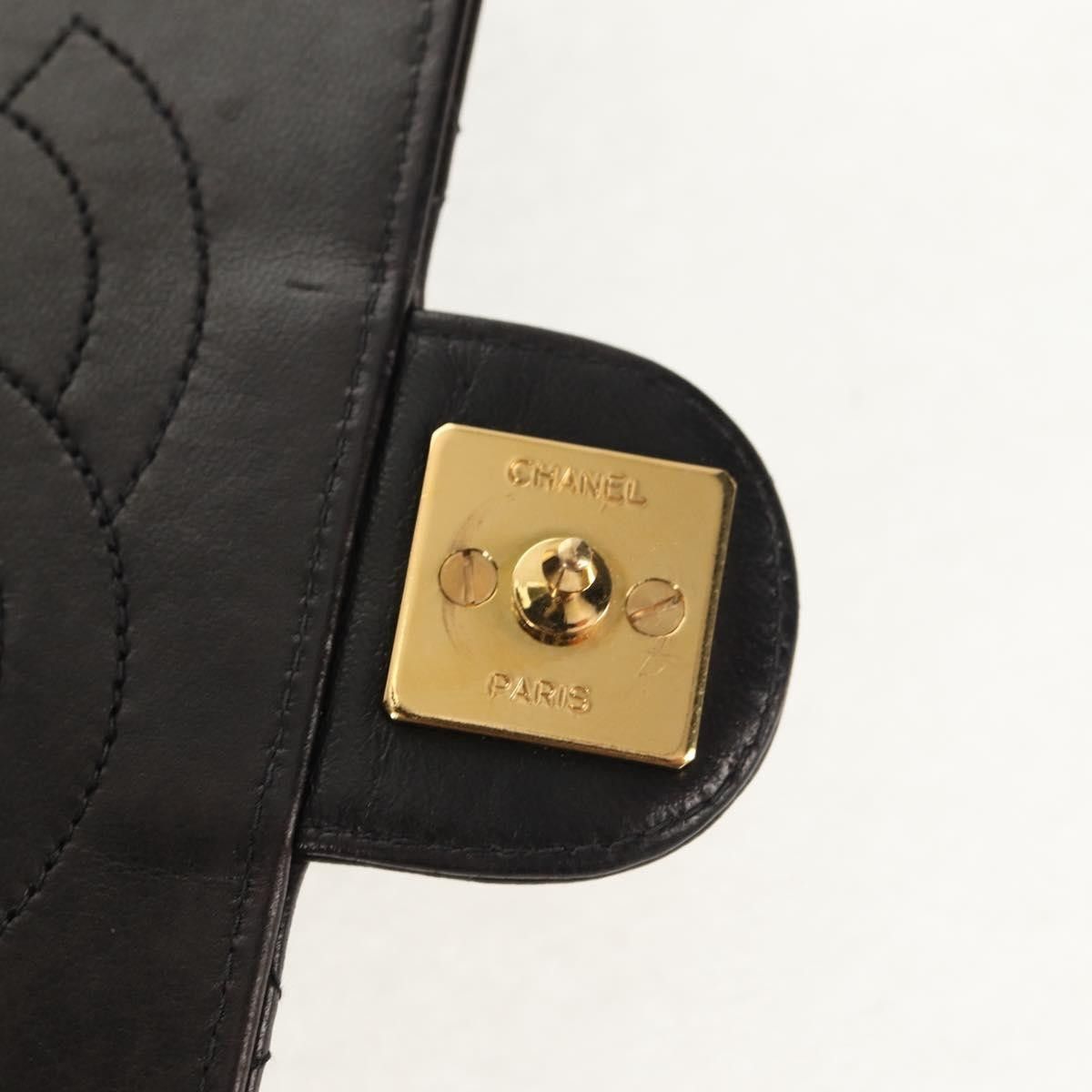 Chanel Chanel Vintage Clutch with Chain Quilted Leather Size ONE SIZE - 15 Thumbnail