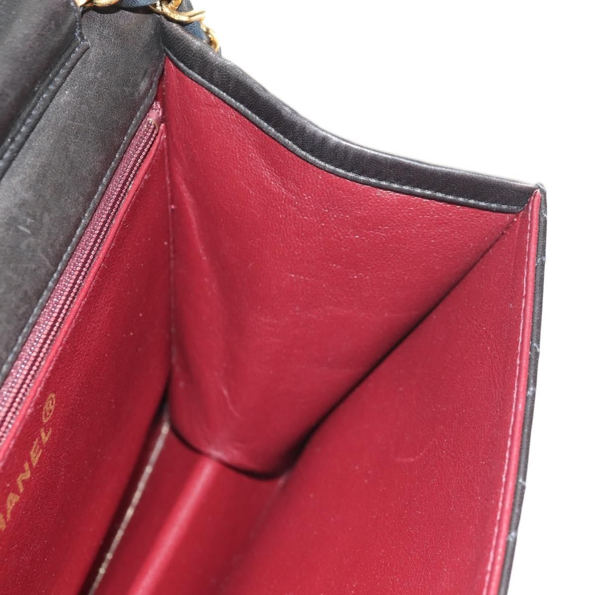 Chanel Chanel Vintage Clutch with Chain Quilted Leather Size ONE SIZE - 21 Thumbnail