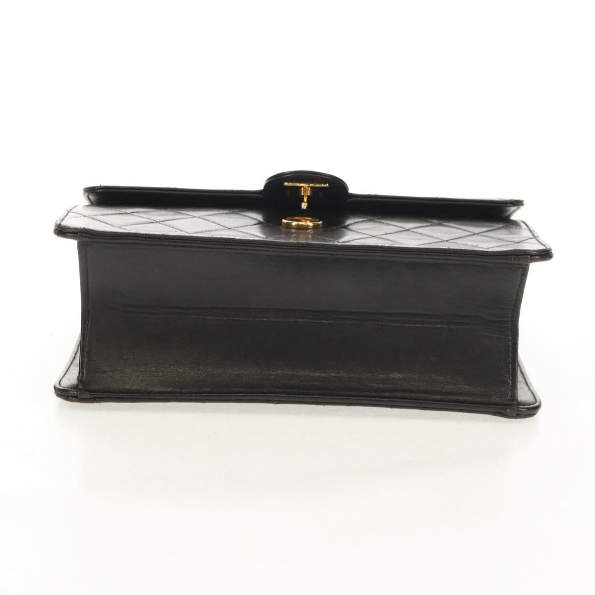 Chanel Chanel Vintage Clutch with Chain Quilted Leather Size ONE SIZE - 20 Thumbnail