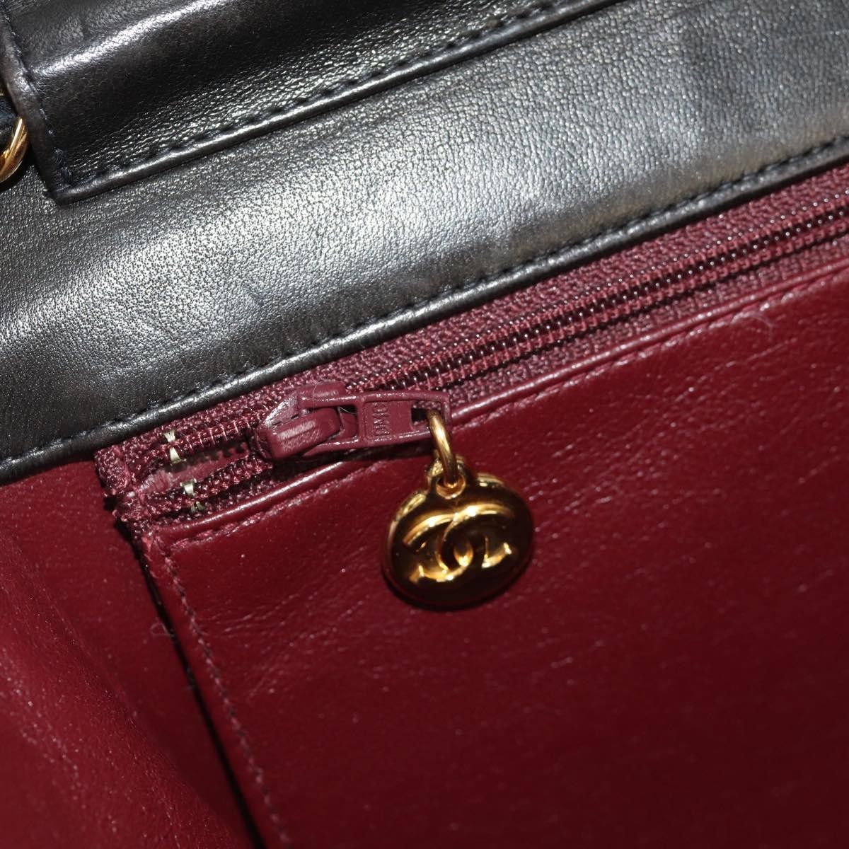 Chanel Chanel Vintage Clutch with Chain Quilted Leather Size ONE SIZE - 23 Thumbnail