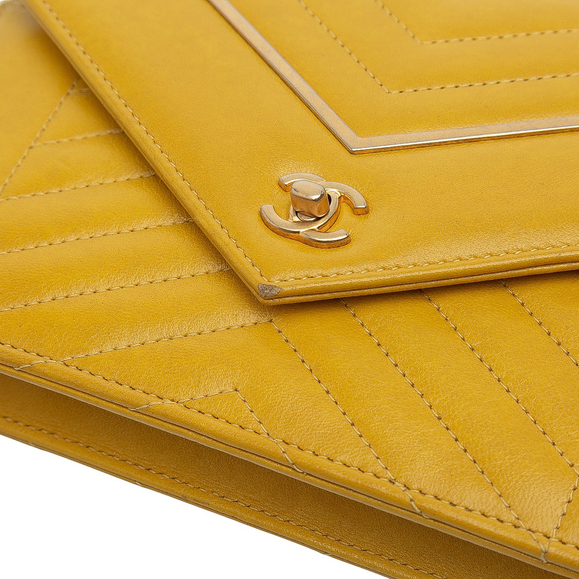 Chanel Chanel Small Reversed Chevron Lambskin Flap Size ONE SIZE - 8 Thumbnail