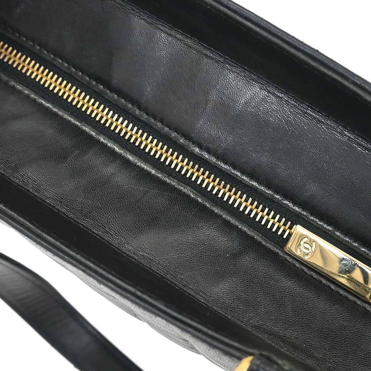 Chanel Chanel Chocolate Bar CC Tote Quilted Leather Size ONE SIZE - 8 Thumbnail